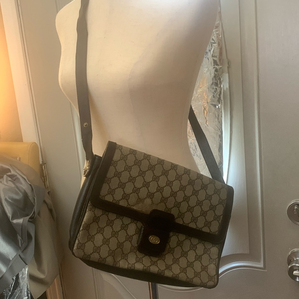 Vintage Gucci Limited Collection Crossbody Bag!